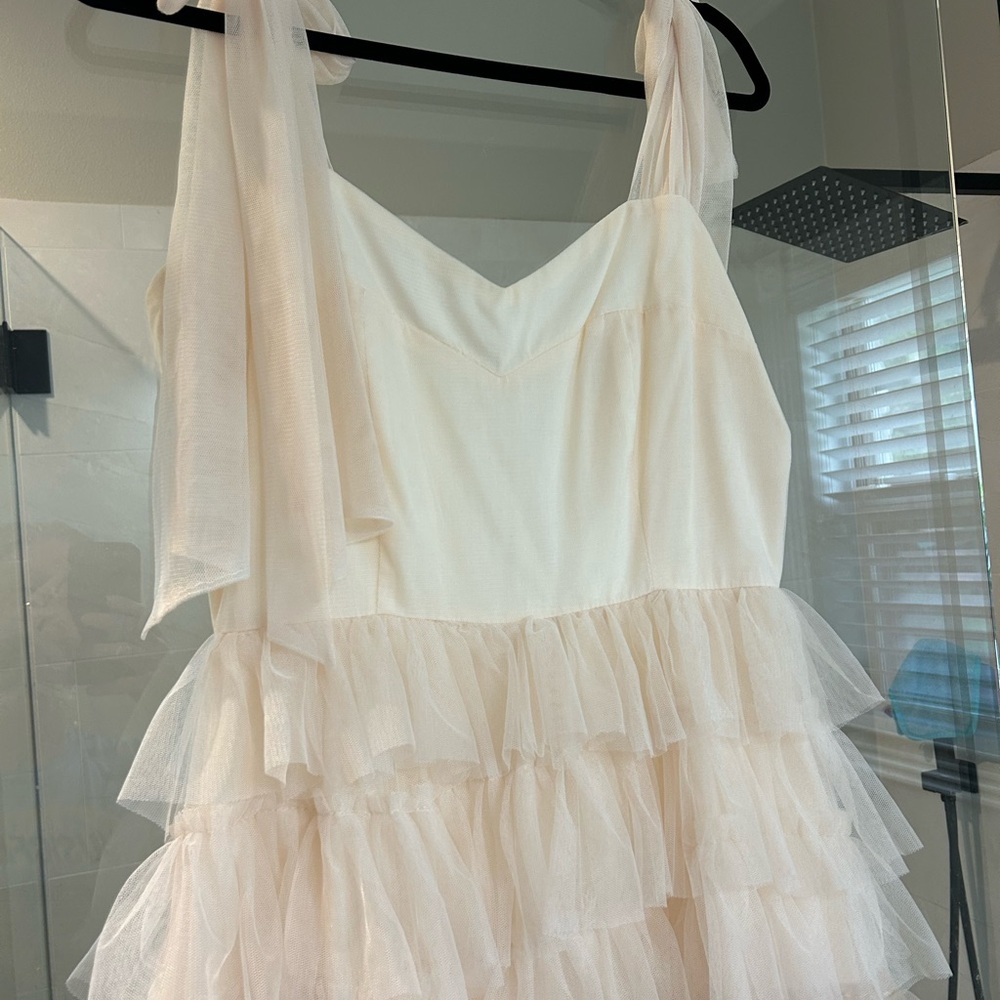 Elegant Cream Layered Gown - Picture 2 of 3